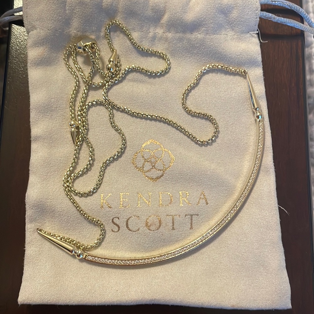 Kendra Scott necklace